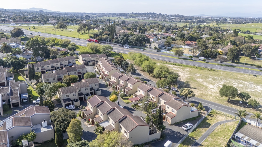 3 Bedroom Property for Sale in La Rochelle Western Cape